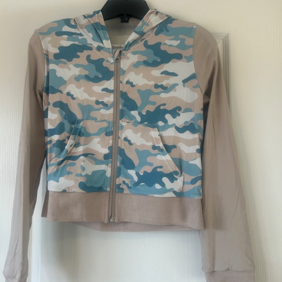 Noire Blanc workout jackets - Picture 6 of 9